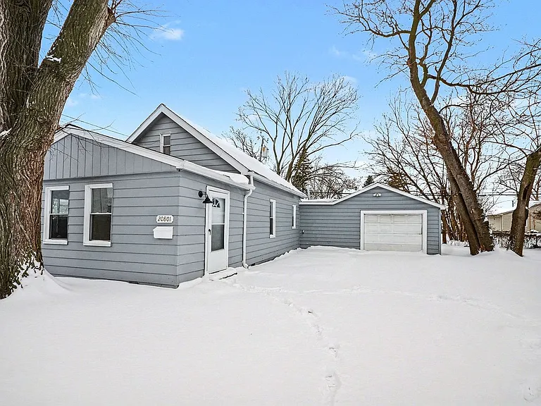20801 Elroy Ave — Photo 1