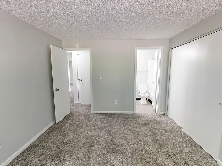 Fountainview East Apartments — Photo 12
