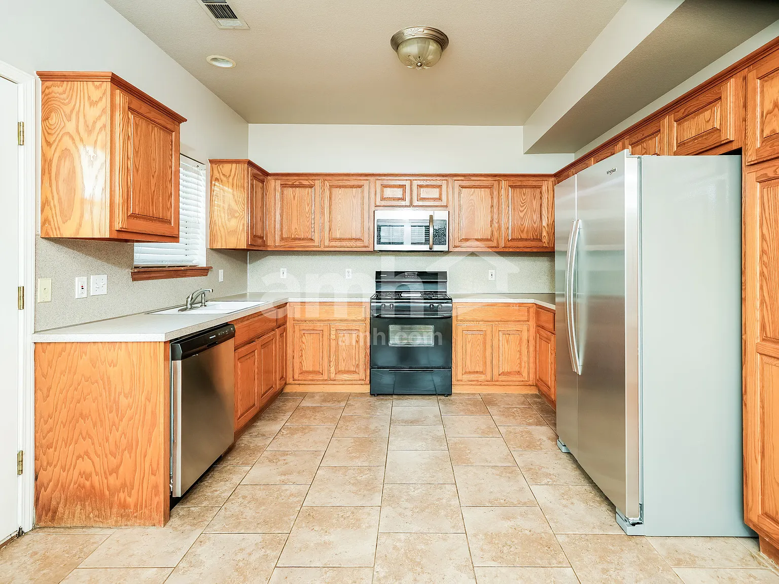 4 bed, 2.5 bath, 2124 sqft, $2,285 — Photo 2