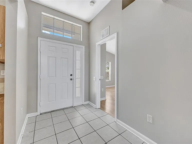 30435 Annadale Dr — Photo 3