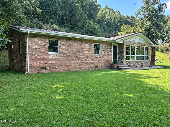 3rd image of 2261 Skeetrock Rd