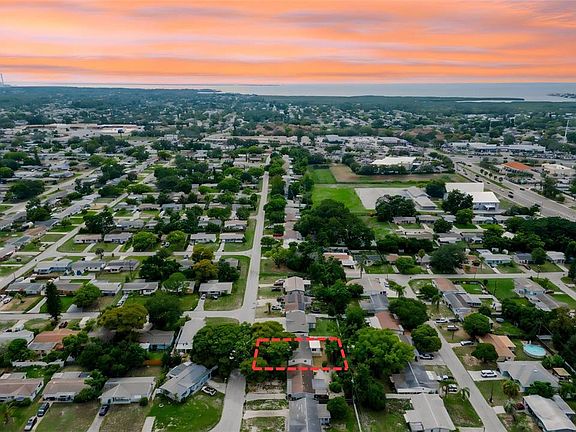3rd image of 4925 BEACON HILL DRIVE