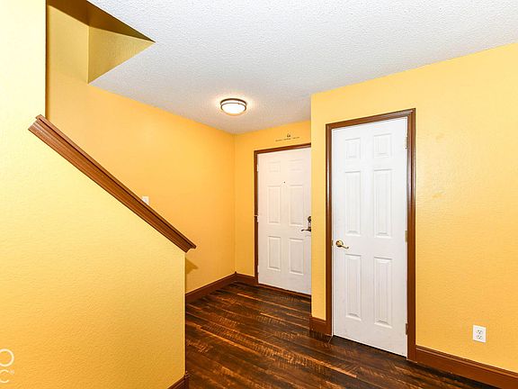 3rd image of 410 Tracy Ln