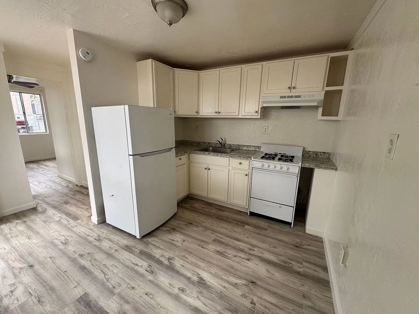 Stagecoach Apartments — Photo 2