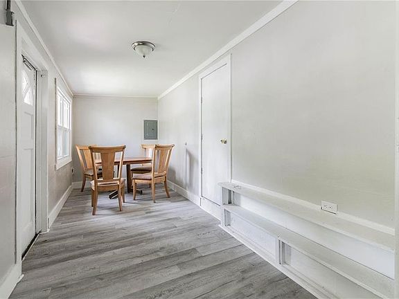 5th image of 5718 Kenwood Ave