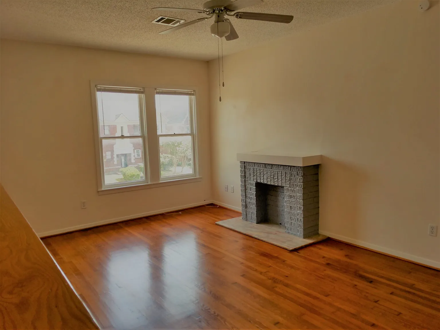 2 bed, 1305 sqft, $1,989 — Photo 3
