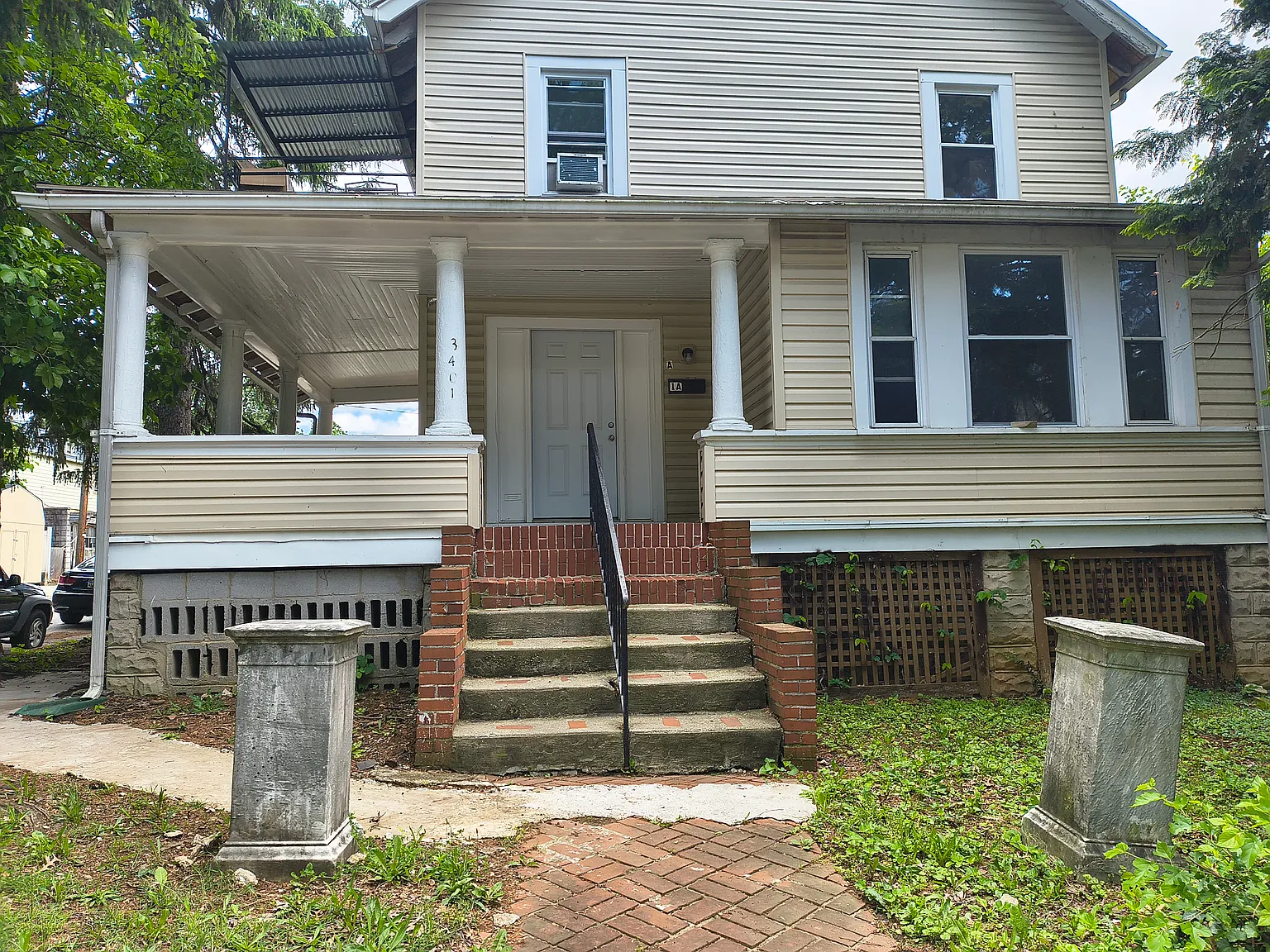 3 bed, 900 sqft, $1,600 — Photo 1