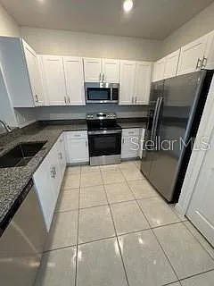 3 bed, 2.5 bath, 1667 sqft, $2,050 — Photo 4