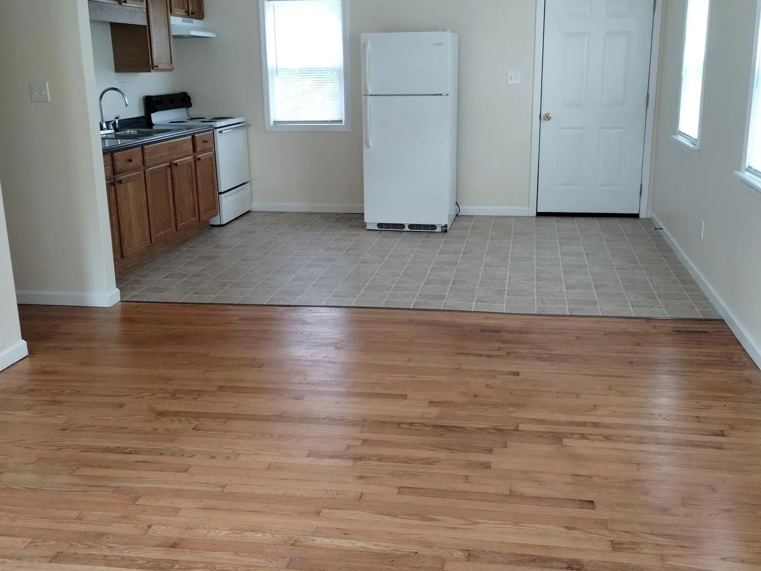 2 bed, 900 sqft, $900 — Photo 3