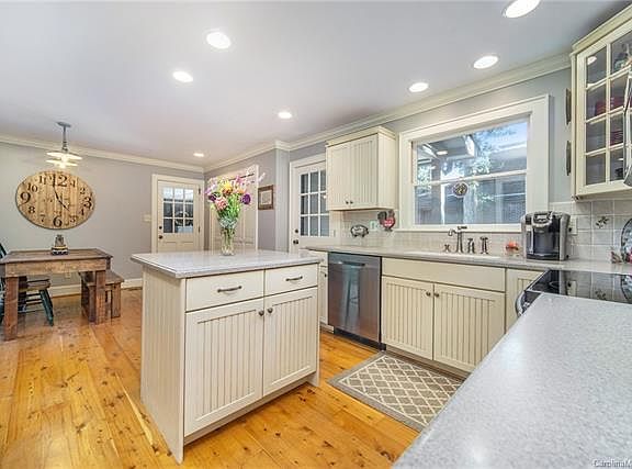4th image of 306 Brookmeade Dr