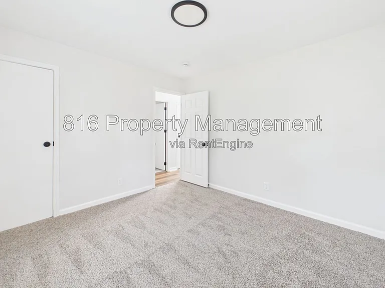 9109 E 44th St — Photo 12