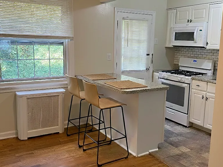 Jericho Manor Apartments — Photo 18