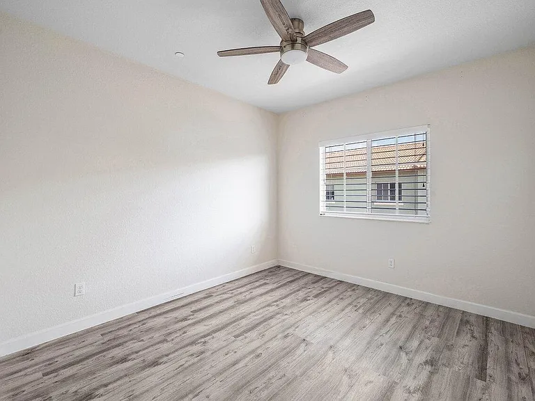 48 NW Hawthorne Pl — Photo 28
