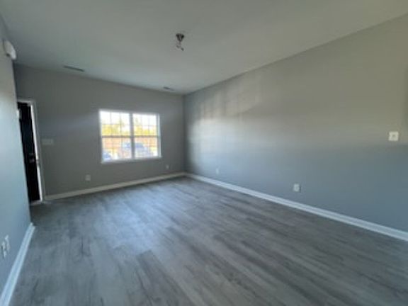 3rd image of 642 Ebb Tide Ln