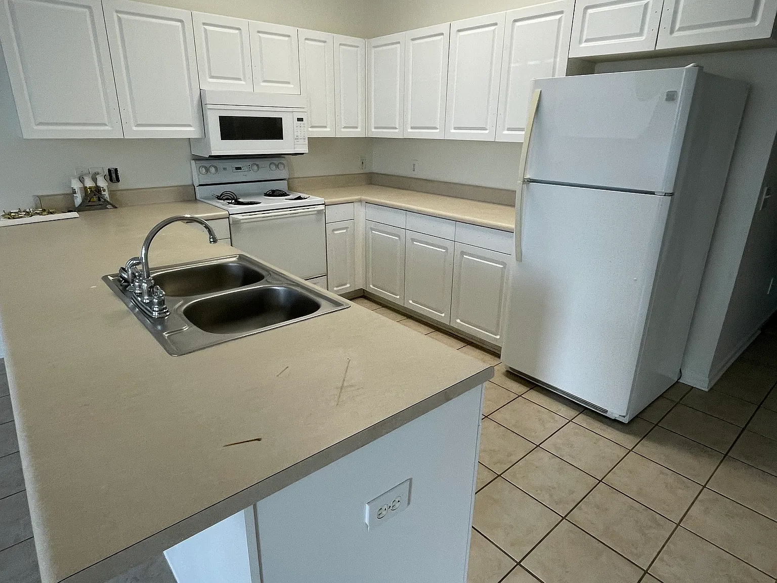 2 bed, 975 sqft, $1,000 — Photo 3