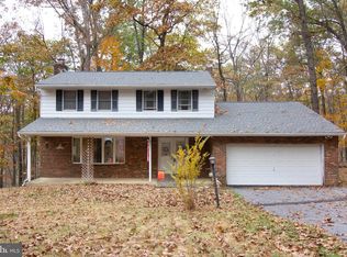 1405 Woodridge Ln, Sykesville, MD 21784