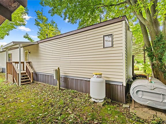 4th image of 217 Flower Dr
