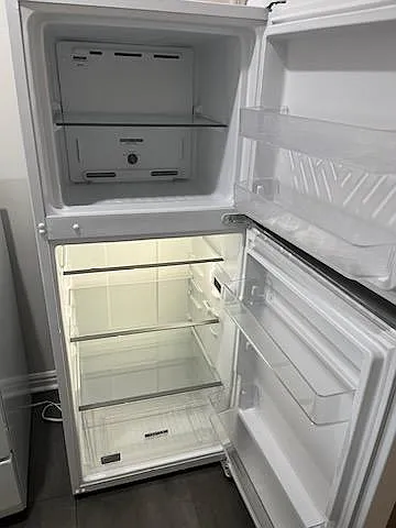 Clean and perfectly sized refrigerator.