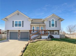 1015 Parkside Ct, Raymore, MO 64083
