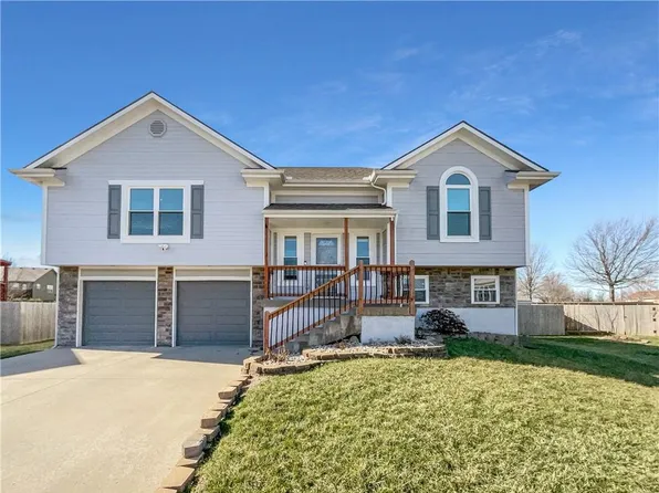 1015 Parkside Ct, Raymore, MO 64083