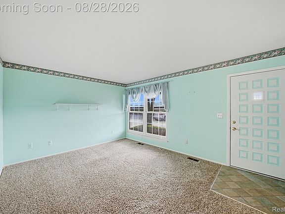 5th image of 28365 Queens Ct