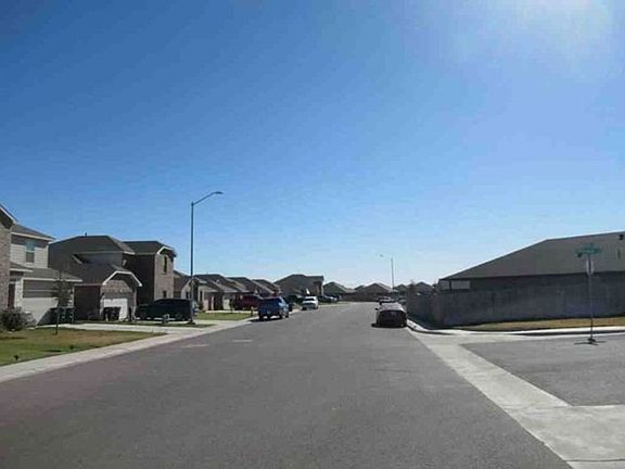 Exterior Neighborhood (street photo)