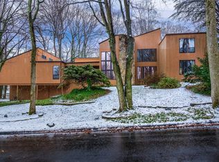 12 Rockwood Rd W, Plandome, NY 11030