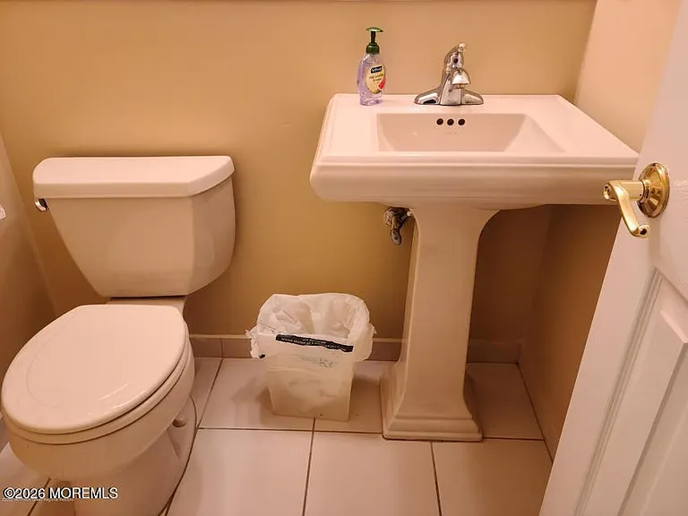 215 Clubhouse Dr — Photo 11