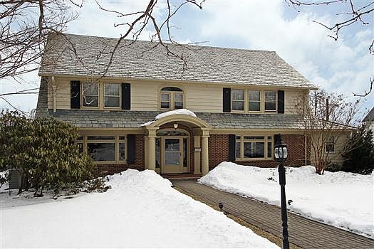 2nd image of 46 Crest Dr