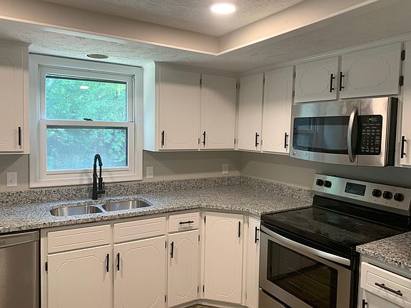 5th image of 3006 Leawood Dr