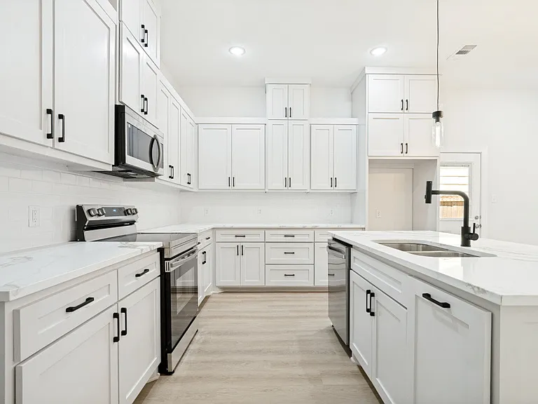 8011 Doreen Ave — Photo 6