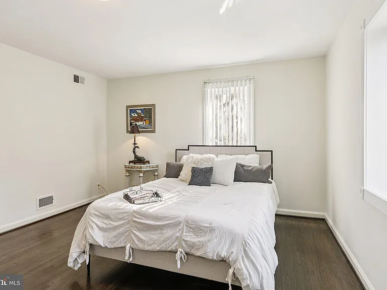5301 Goldsboro Rd — Photo 39