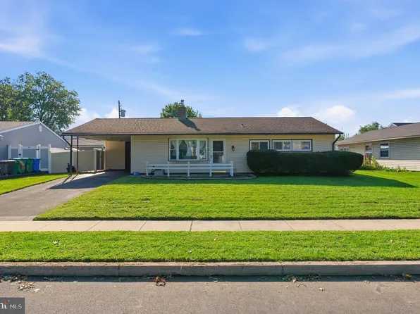 28 Orchard Ln, Levittown, PA 19055