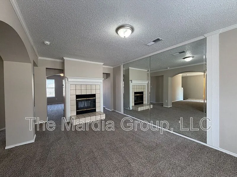 3 bed, 3.0 bath, 3056 sqft, $2,750 — Photo 4