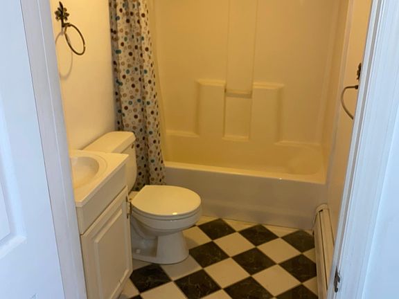 3rd image of 98 Morris St #Basement
