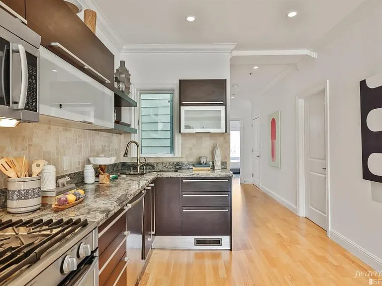 2560 Bryant St — Photo 11