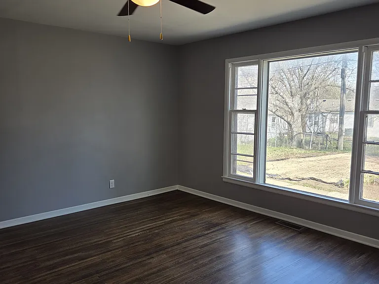 1200 E Beaumont St — Photo 10