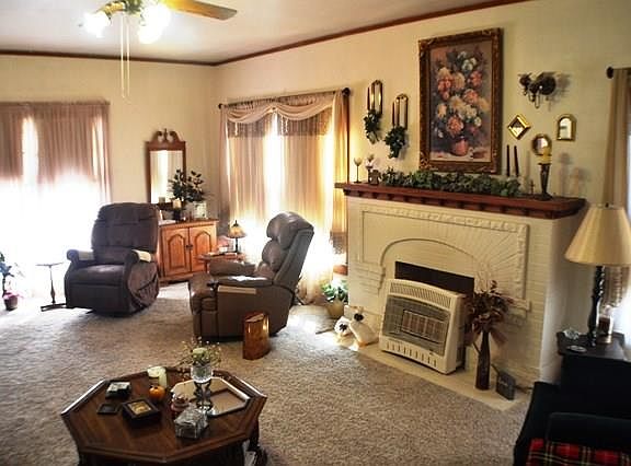 4th image of 412 N Hinckley St