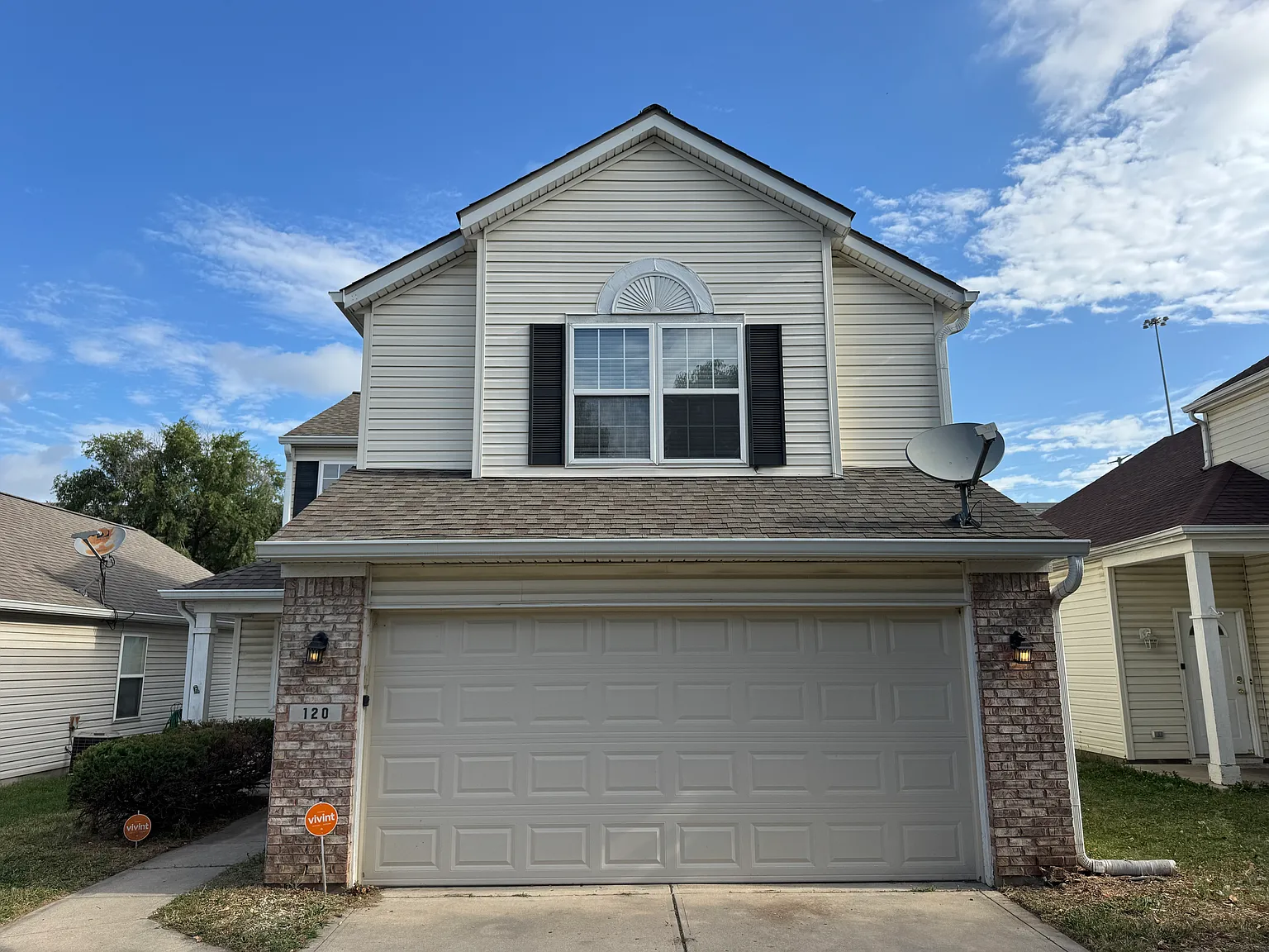 4 bed, 2.5 bath, 2030 sqft, $1,795 — Photo 2