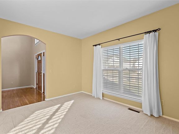 4th image of 4 Fox Bluff Ct