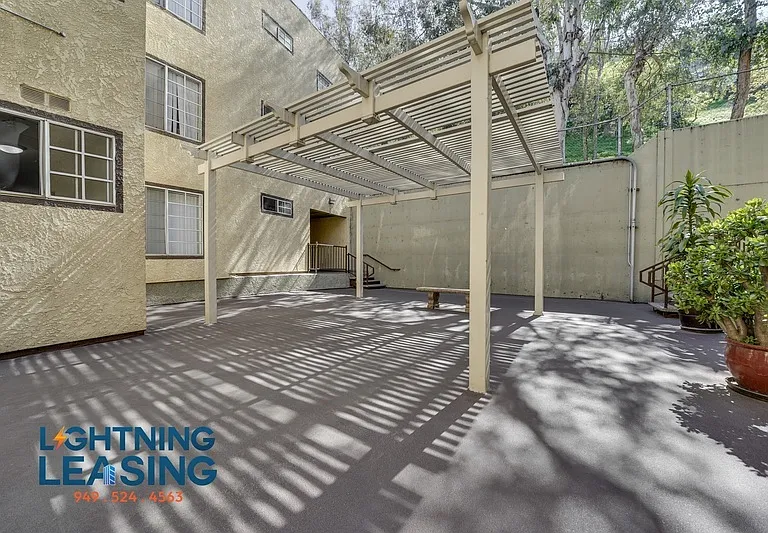2850 Riverside Dr #2-206 — Photo 13