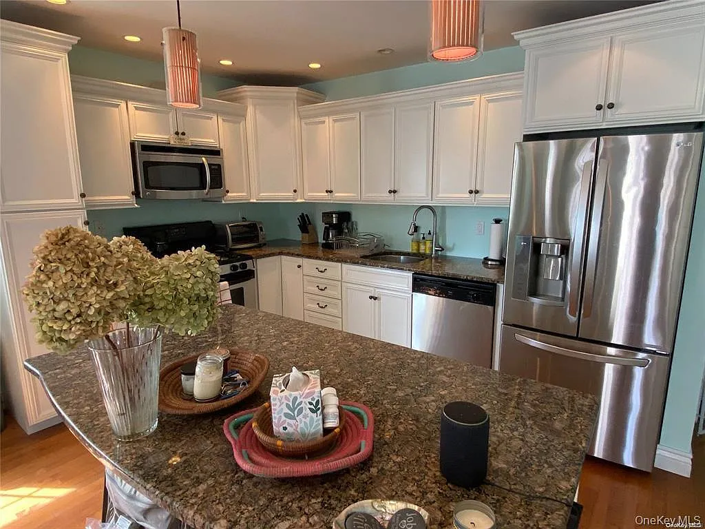 2 bed, 1.0 bath, 600 sqft, $3,200 — Photo 3