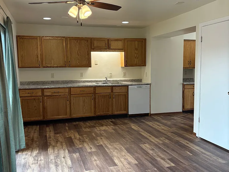 4401-4407 Eastridge Dr — Photo 1