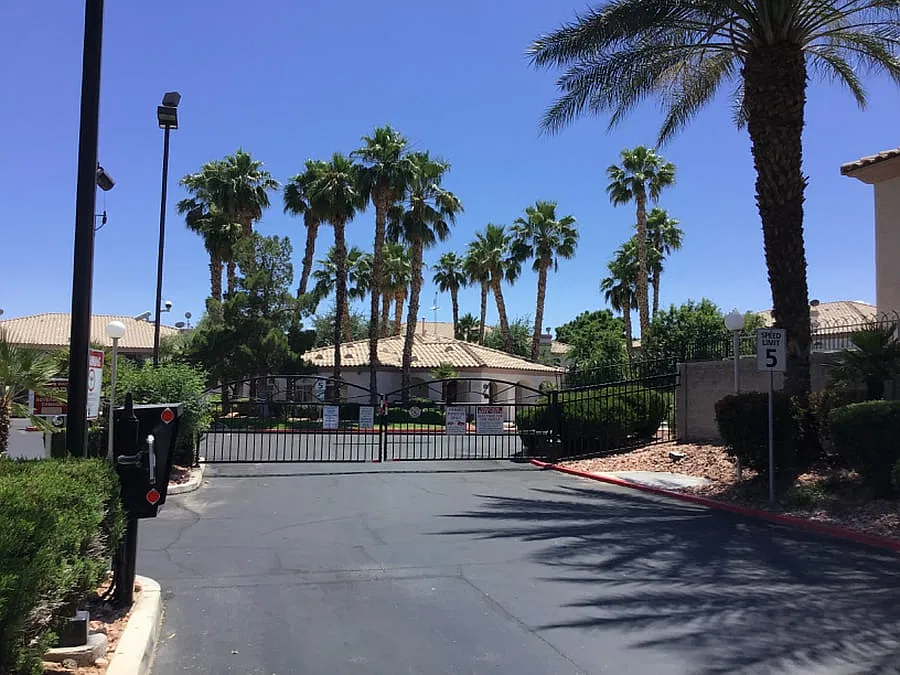 4555 E Sahara Ave — Photo 2