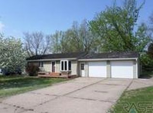 113 S 6th Ave, Brandon, SD 57005