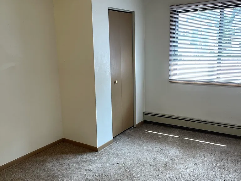 806 E College St #17 — Photo 10