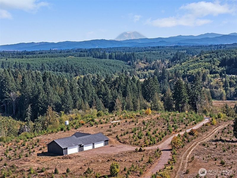 5th image of 158 Macomber Road W