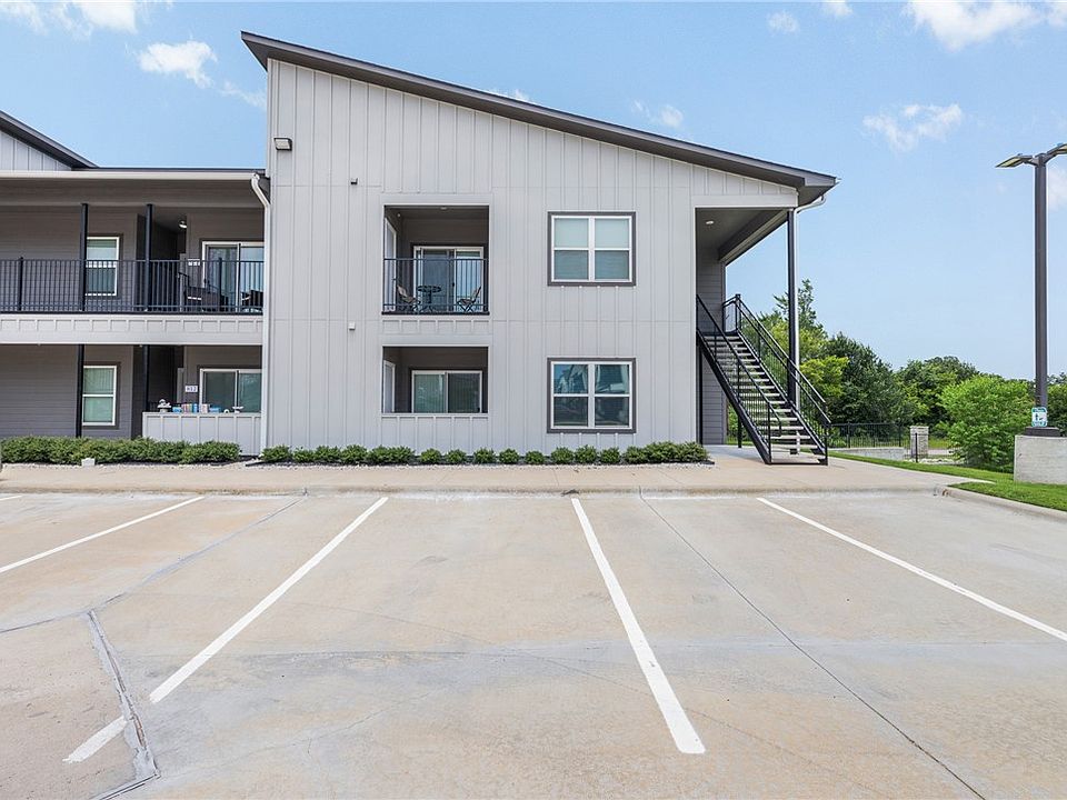 1st image of 1326 Prairie Dr #813