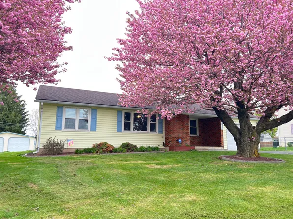 155 N 8th St, Tatamy, PA 18085