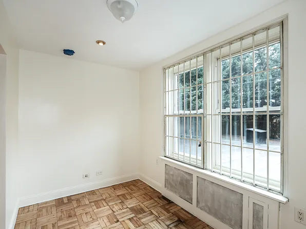 75-10 Yellowston Boulevard image 14 of 22